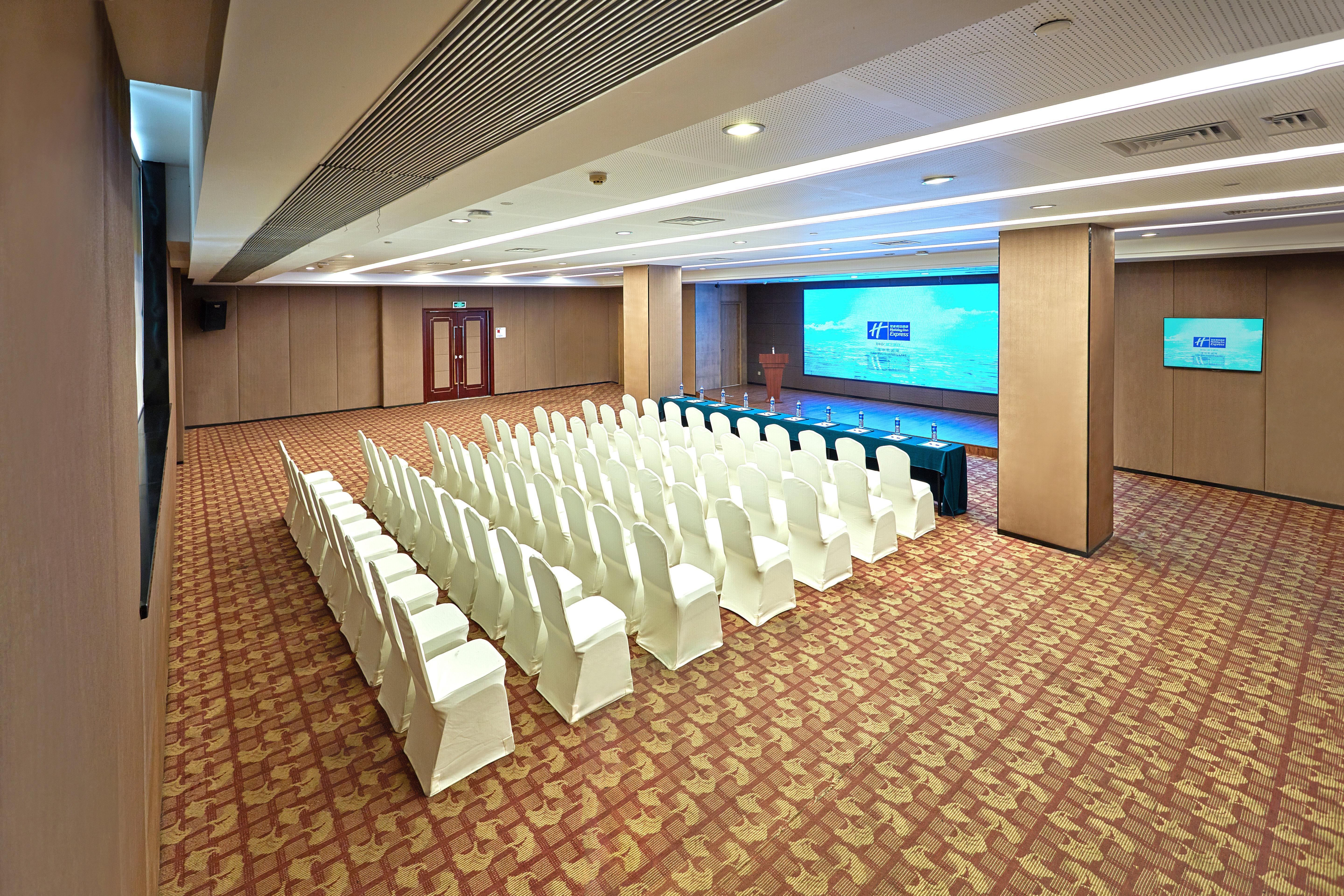 Holiday Inn Express Nanjing Xuanwu Lake By Ihg Exterior photo