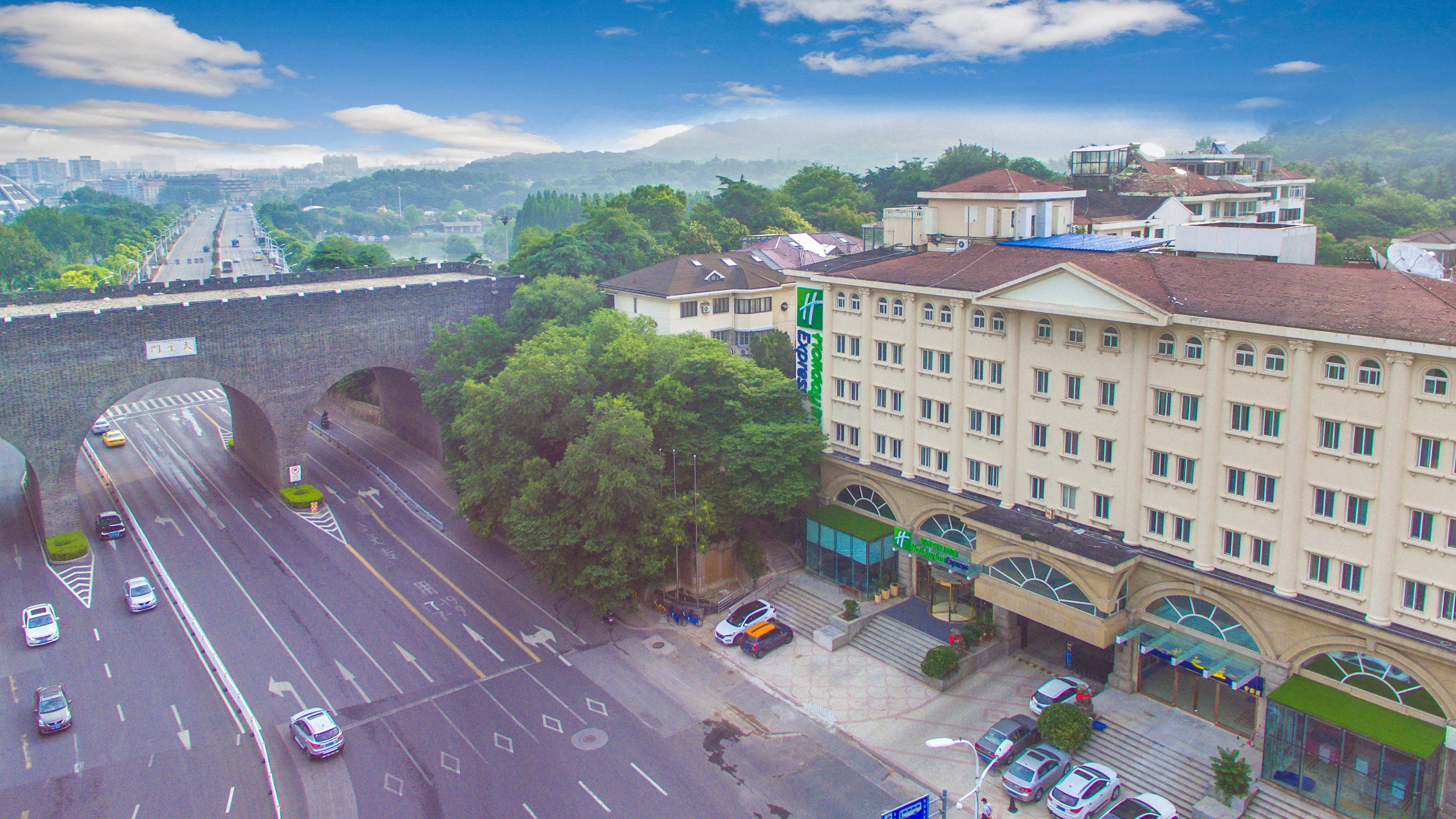 Holiday Inn Express Nanjing Xuanwu Lake By Ihg Exterior photo
